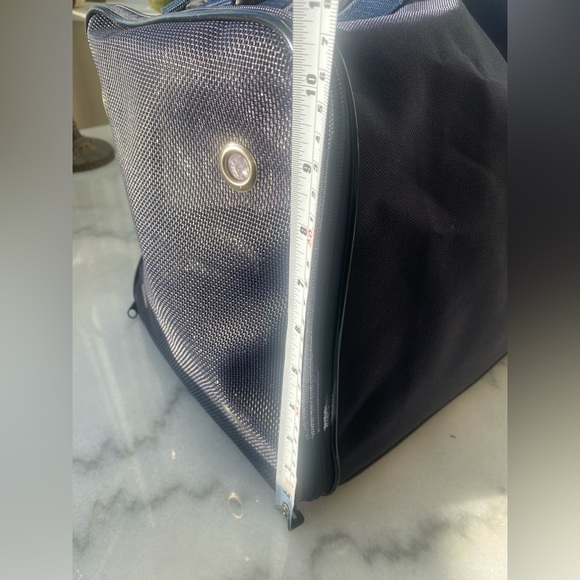 International Flight Approved Pet Carrier. Roomy. Will fit a pug or frenchie. - Picture 8 of 10